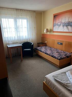 Foto - Zimmer mit Bad und kl. Küche möbliert