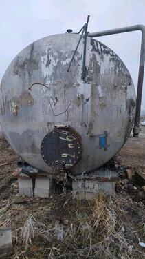 Foto - Großer Metalltank für DieselHeizölWasser