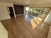 Foto - 5 Zimmer, eigener Garten, riesige Terrasse, Stellplatz - zentral