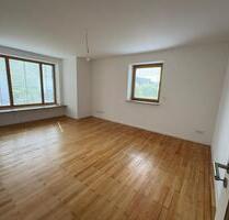 top sanierte 3,5-Zimmer-Wohnung, hell & modern mit Blick ins Grün - Elsenfeld