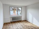 Foto - großzügige 5-Zimmer-Wohnung - 700,00 EUR Kaltmiete,
