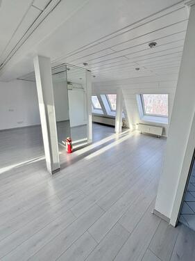 Foto - 1 Zimmer Dachgeschoßwohnung zur Miete in Essen