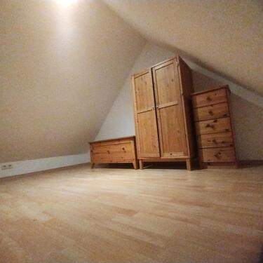 Foto - Möbliertes WG-Zimmer mit Schlafbereich im Dach – sofort verfügbar