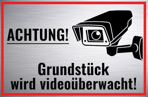 Foto - Garage mit Sicherheitskonzept (Kamera, Einzäunung, Hoftor, Flutlicht)