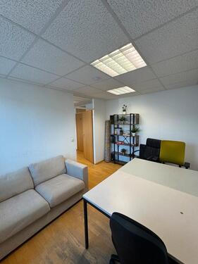 Foto - Exklusiver Büroraum in modernem Gemeinschaftsbüro - mitten in SB