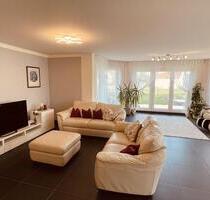 Exklusive 3-Zimmer Erdgeschosswohnung (141m²) mit Garten u. großer Terrasse in Usingen