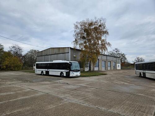 Foto - Fahrzeughalle 18m x 42m mit Gruben, Lager und Sozialräume