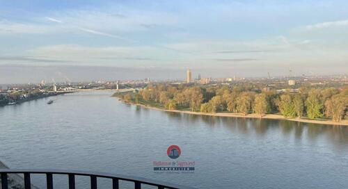 Foto - KÖLN-MÜLHEIM - WAS FÜR EIN AUSBLICK! PHANTASTISCHE 3-ZIMMERWOHNUNG MIT DOMBLICK DIREKT AM RHEINUFER!