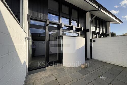 Foto - Modernes und stilvolles Einfamilienhaus in ruhiger Lage.