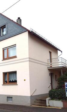 Foto - Gepflegtes Haus m. sehr viel Grün in der VG Kastellaun i Hunsrück