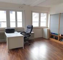 Helles Büro mitten in Fellbach - 620,00&nbsp;EUR Kaltmiete, ca.&nbsp; 80,00&nbsp;m&sup2; in Fellbach (PLZ: 70734)