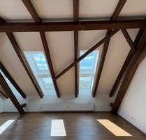 Wunderschöne großzügige Dachgeschosswohnung, Zentrumsnah. - Osterhofen