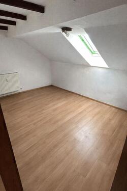 Foto - Frisch sanierte 2-ZKB , Wohnung , Dachgeschoss