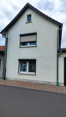 Foto - Einfamilienhaus - 100.000,00&nbsp;EUR Kaufpreis, ca.&nbsp; 100,00&nbsp;m&sup2;