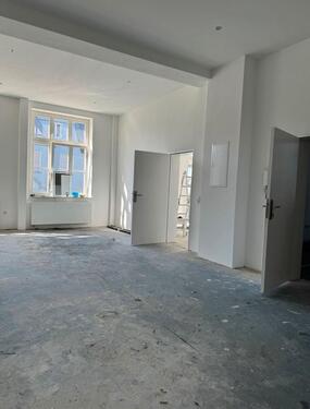 Foto - Großzügige 3-4 Zimmer Wohnung mit Balkon in Zentraler Lage