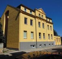 *** Gemütliche und sanierte DG 3-Zimmer mit Wannenbad und Laminat in guter Lage *** - Limbach-Oberfrohna