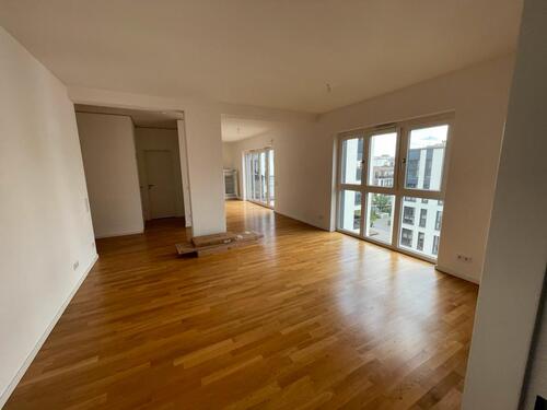 Foto - Zu vermieten: 2 Zimmer Penthouse Wohnung mit Balkon & Tiefgarage