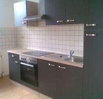 *** Großzügige WG 2-Zimmer mit Wannenbad, Einbauküche und Laminat im Zentrum *** - Limbach-Oberfrohna