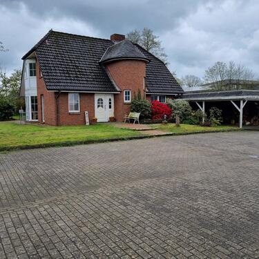Foto - Wohnhaus 165 qm mit 850 qm Gewerbehallen , 4000 qm in Cadenberge