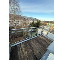 Günstige und DG 3-Zimmer mit Dusche, AR, Garten, Balkon und Laminat in guter Lage! EBK mgl.! - Chemnitz Bernsdorf