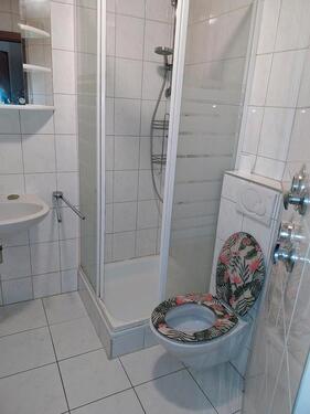 Foto - Helle Souterrain 1 Zimmer Wohnung 52 qm Küche und Stellplatz