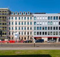 Entdecken Sie die ideale Parklösung in Leipzig Reudnitz – ein moderner Tiefgaragenstellplatz im renommierten Campus Lorenzo, verfügbar zur Miete. Dieser brandneue Stellplatz, Baujahr 2024, bietet...