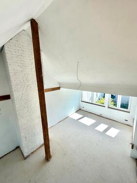 Foto - Erstbezug: Sonniges & attraktives DG mit 4,6 m Deckenhöhe
