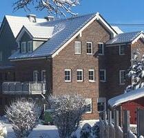Dachgeschosswohnung mit Gauben, Dachboden und Kellerbereich - Hellenhahn-Schellenberg