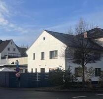 Kernsaniertes modernes Einfamilienhaus in zentraler Lage - Wissen