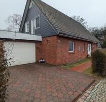 Haus mit zwei Wohneinheiten auf 587qm Grundstück in 25899 Niebüll