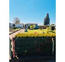 „Traumhafter Kleingarten“ - 400m² mit massiver Laube & Terrasse - Staßfurt