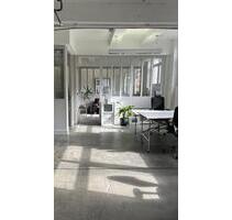 Arbeitsplatz im kreativen Co-Working Space in Köln-Ehrenfeld