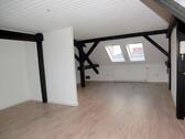Foto - Großzügige 2-Zimmer-Dachgeschoss-Wohnung mit Einbauküche