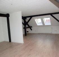 Großzügige 2-Zimmer-Dachgeschoss-Wohnung mit Einbauküche - Weißwasser (Oberlausitz)