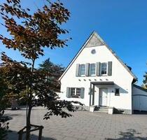 FREIHSTEHENDES HAUS AM STADTWALD - 910 m², SAUNA, PROVISIONSFREI - Krefeld Benrad