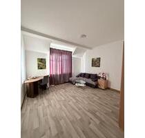 Helle 2-Zimmer-Wohnung, möbliert und neu renoviert - Plauen Altstadt