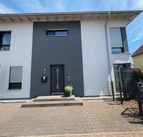Walmdach Villa von Privat freistehendes Einfamilienhaus - Niddatal