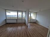 Foto - Direkt im Uni-Center wohnen - renoviert, großer Balkon, 3 Zimmer, Aufzug *Bochum-Querenburg*