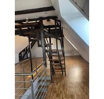 Völklingen, zentrale Lage, charmante DG-Single Wohnung mit Empore