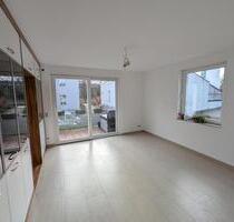 Helle 2-Raum-Wohnung mit Südbalkon, Carport, EBK am Puschkinpark - Cottbus Brunschwig