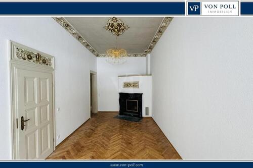 Foto - Altbaucharme pur: Große Erdgeschosswohnung mit Kamin, Loggia & Einbauküche