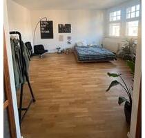Helle Altbauwohnung mit offenem Grundriss und Studio-Stil – zentr - Halle (Saale)