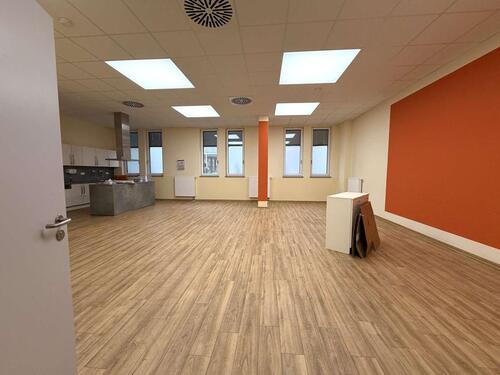 Foto - Großzügige Gewerbeeinheit in Nürnberg – ideal für Pflege oder Büro