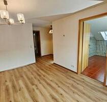 4-Zimmer-DG-Wohnung in Hohenwart *Tageslichtbad *Balkon - Pforzheim Eutingen