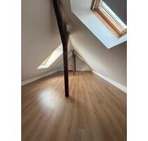 Frisch sanierte 2-Zimmer-Maisonette-Wohnung (70 m²) in Düsseldorf Frisch sanierte 2-Zimmer-Maisonette-Wohnung (70 m²) in Düsseldorf