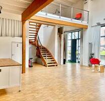 Kreativer Studio-Arbeitsplatz im Zentrum Bielefelds