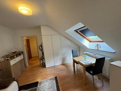 Foto - Dachgeschoß Zimmer - 548,00&nbsp;EUR Kaltmiete, ca.&nbsp; 20,00&nbsp;m&sup2;