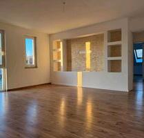 4 Zi DG Wohnung + Spitzboden + TG | 90m² hell & gepflegt - Schwandorf