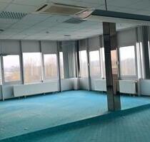 Komplette Büroetagen im Glasturm, Toiletteanlagen, Teeküchen - Bergheim