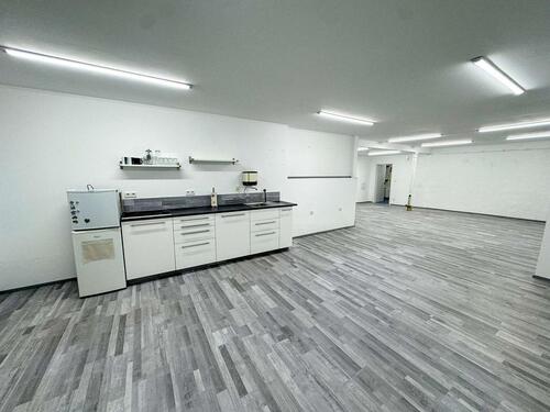 Foto - Helle, vielseitig nutzbare Gewerbefläche mit Bürocharakter und Parkmöglichkeiten